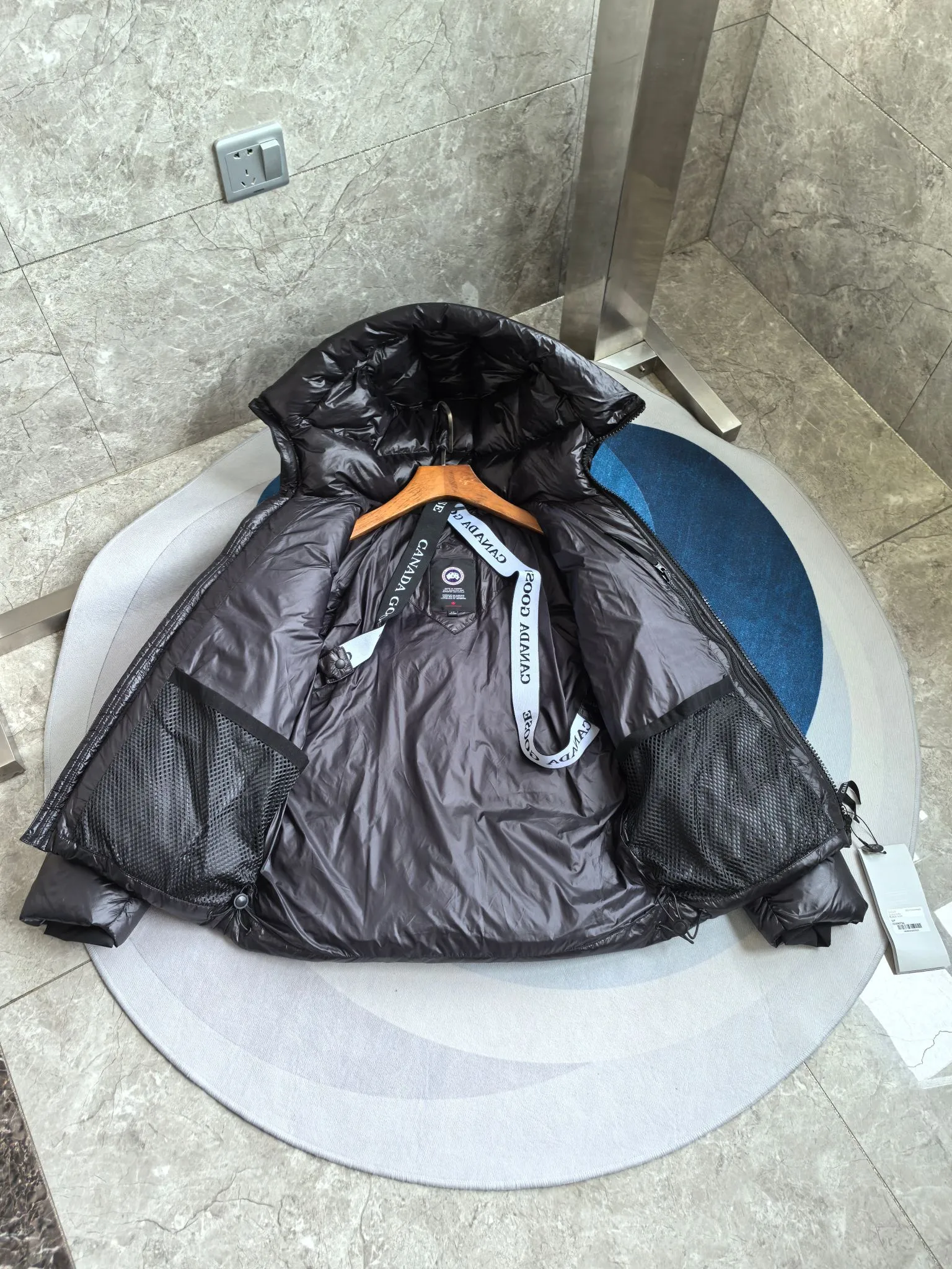 P760 2252M Crofton Puffer Unisex Jacket Down Jacket. Color: black black label. Size: S M L XL XXL.